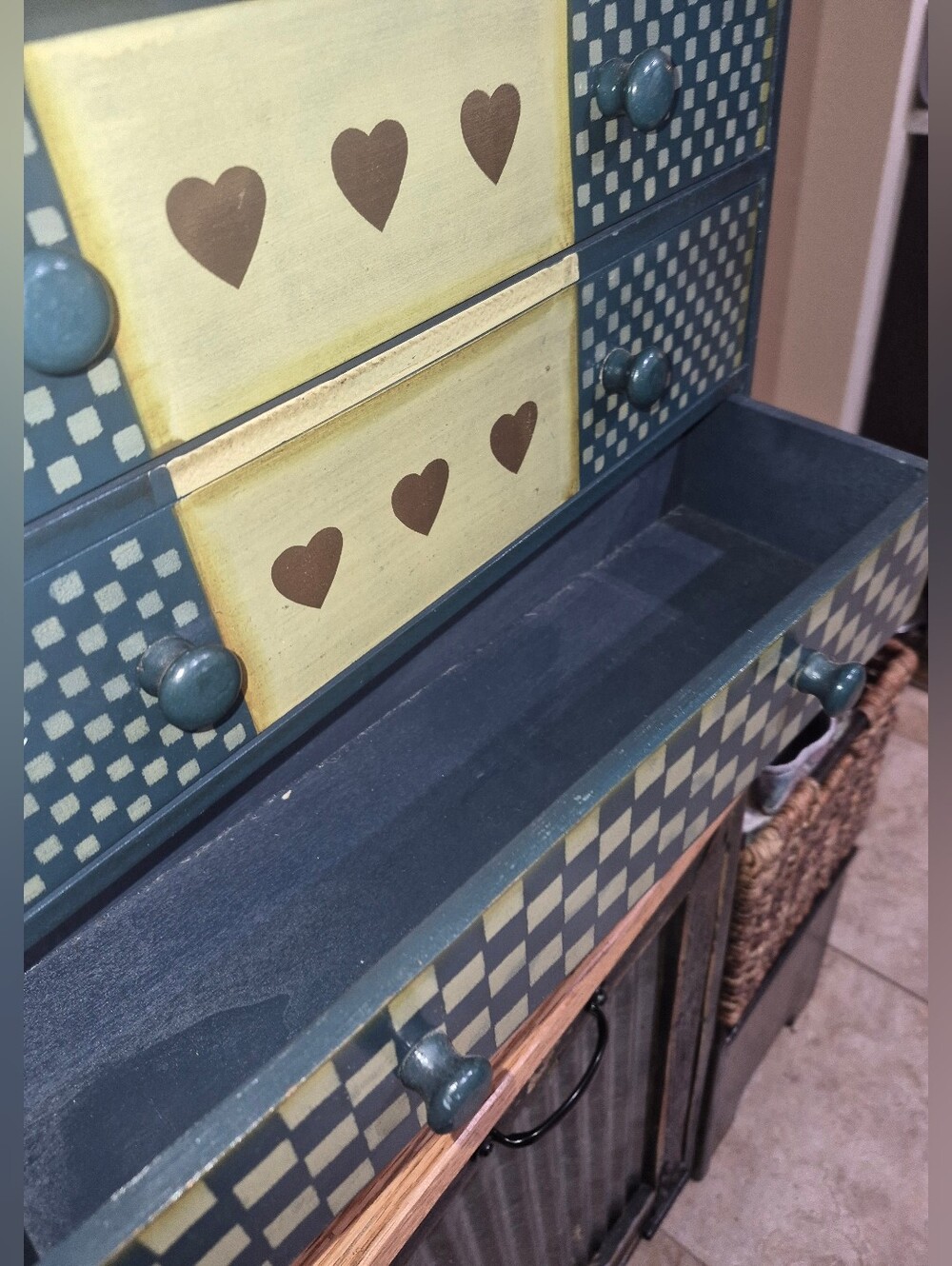 Vintage Country Folk Art Mini Chest–Hand-Painted Checkered & Heart Accent Drawer - Picture 6 of 11